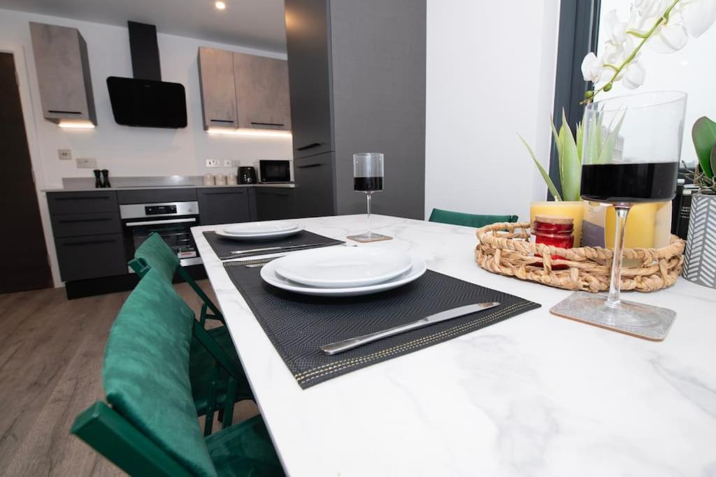 Deluxe 2 Bed York Flat With Gym Sleeps 6 Apartment Exterior photo